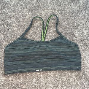 lulu bra size 4. no padding